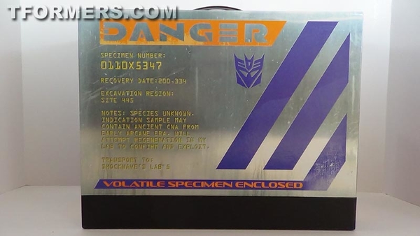 Video Review Transformers SDCC 2013 Exclusive Shockwave And Predaking Beast Hunters Figures  (9 of 10)